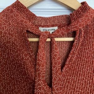 Max Studio long sleeve blouse ruffles, pleated burnt orange M